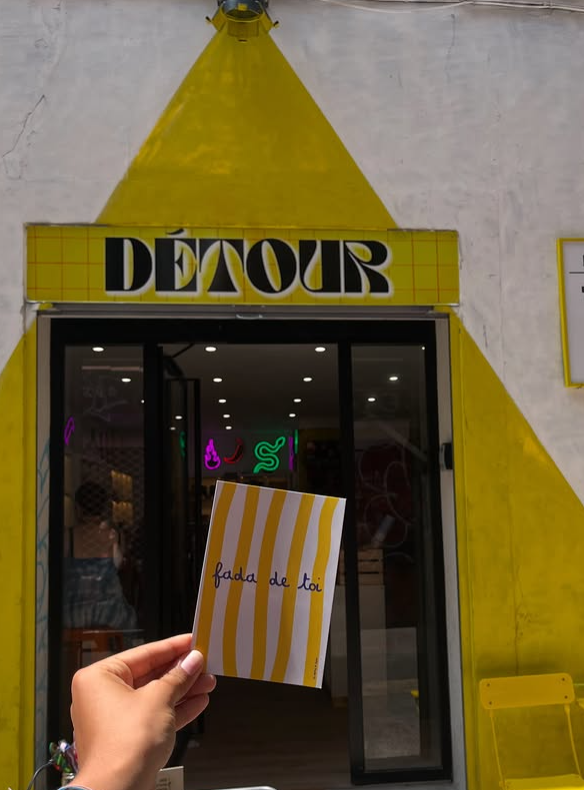 Façade de la boutique Détour à Marseille, point de vente des affiches Les Affiches de Voyage au Cours Julien