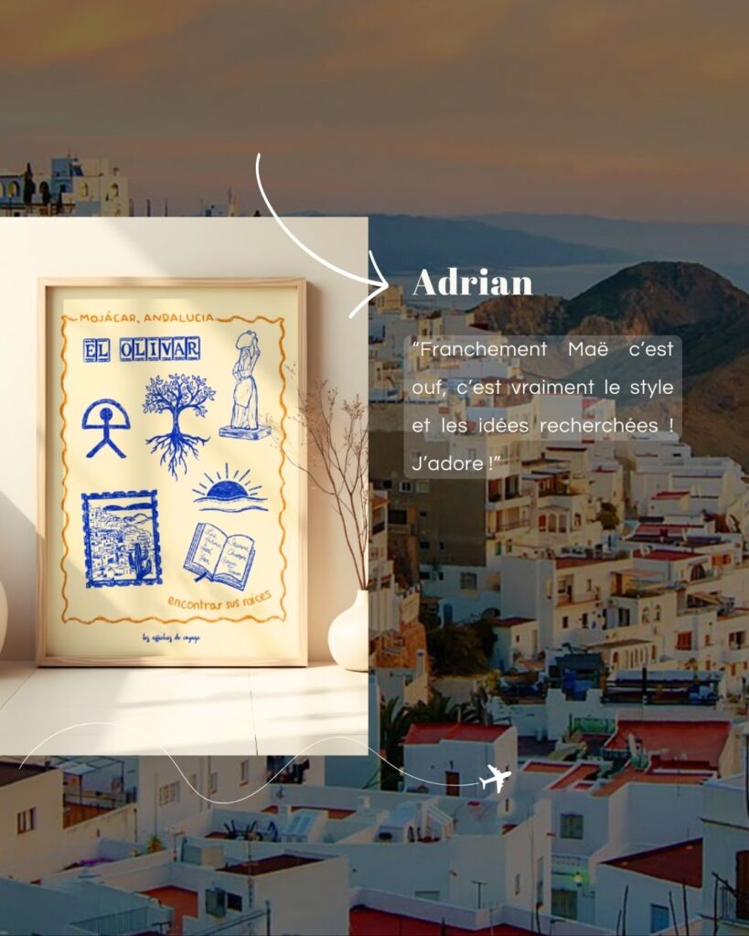 Affiche de voyage encadrée “Mojácar, Andalucia” posée sur un bureau, avec en arrière-plan une ville blanche méditerranéenne et un témoignage client d’Adrian en surimpression.