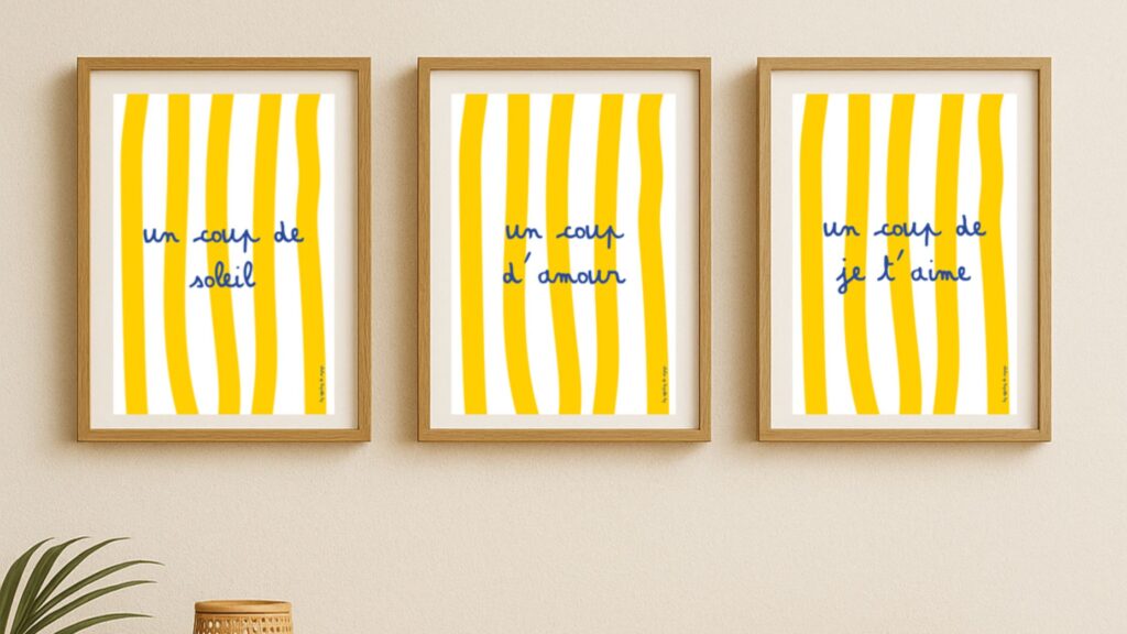trois affiches encadrées avec expression un coup de soleil un coup d'amour et un coup de je t'aime