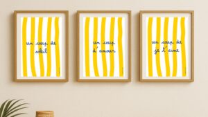 trois affiches encadrées avec expression un coup de soleil un coup d'amour et un coup de je t'aime